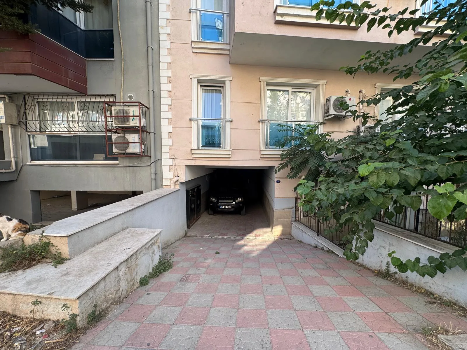 Hasanağa Bahçesi Yakını’nda Merkezi Konumda Satılık 2+0 Daire